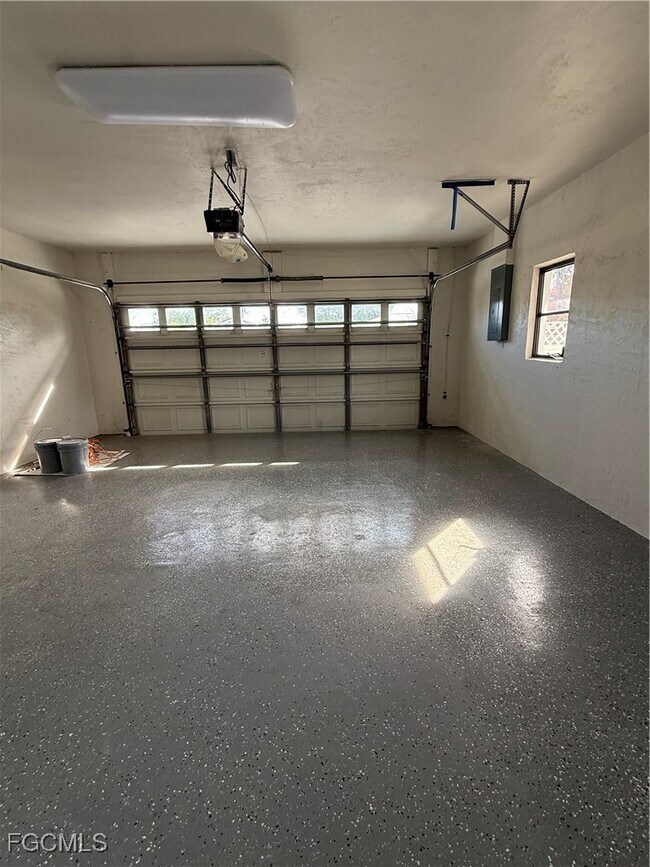 Building Photo - 711 SE 33rd Terrace