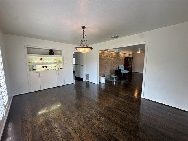 Building Photo - 301 Bermuda Pl