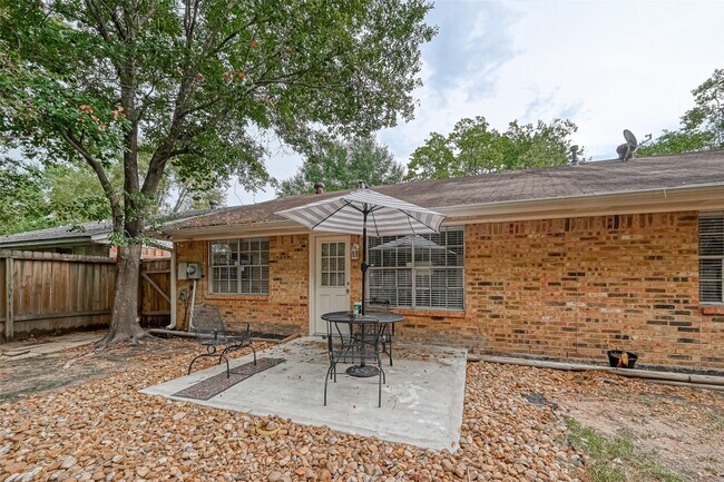 Building Photo - 3903 Hermitage Hollow Ln