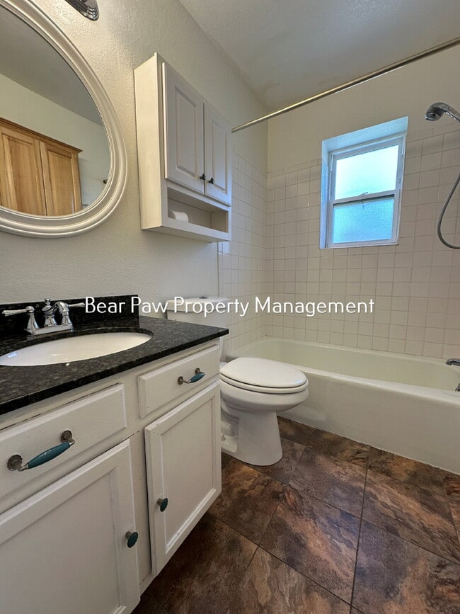 Building Photo - 2-Bedroom Duplex In North Evergreen!