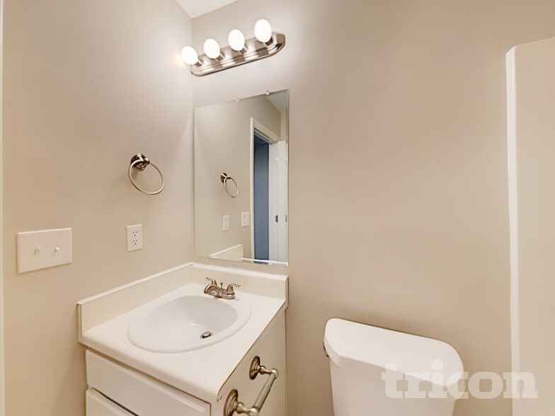 Building Photo - 417 Westonridge Run