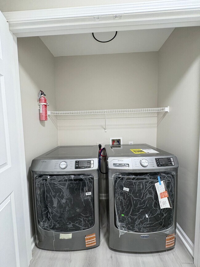 Building Photo - Bellagio Living III