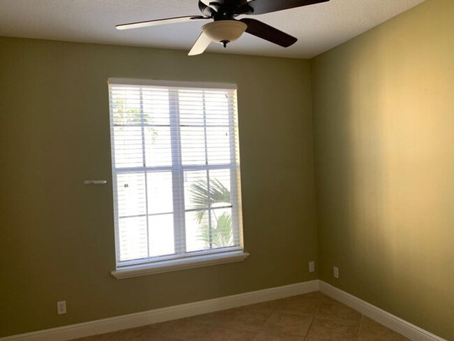 Building Photo - 145 Morning Dew Cir