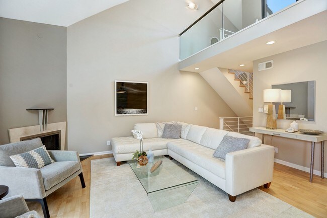 Building Photo - 1235 Yale St