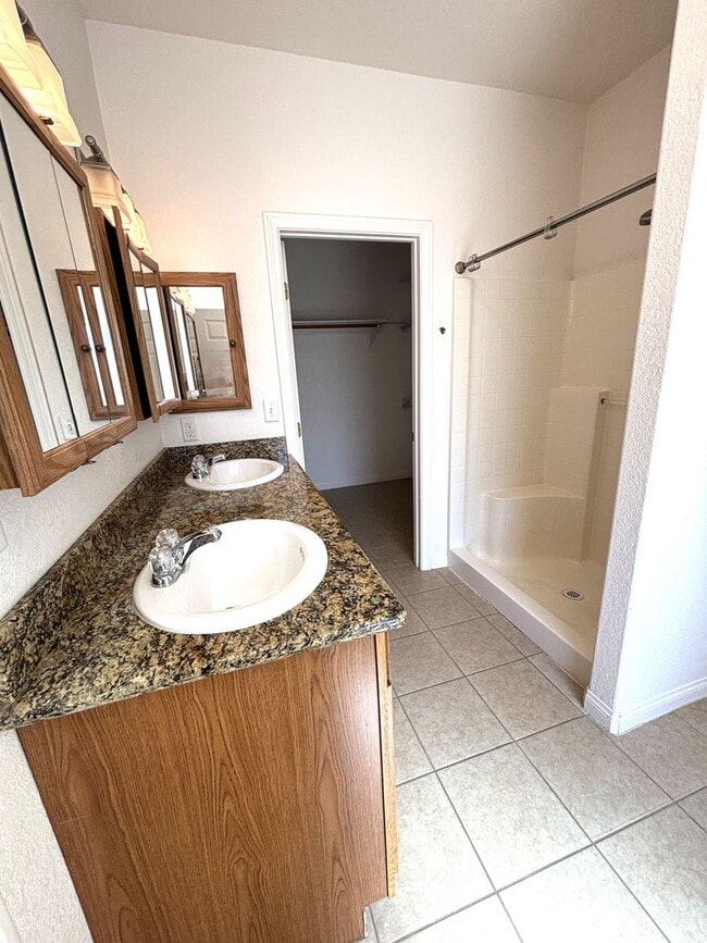 Building Photo - Charming Home Located in California City