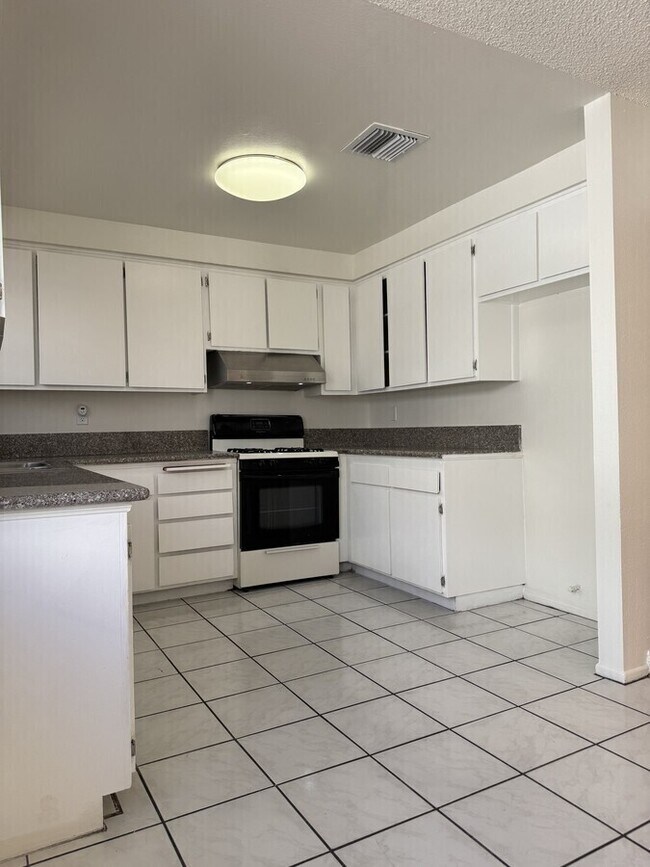 Building Photo - 209 N. Nicholson-D