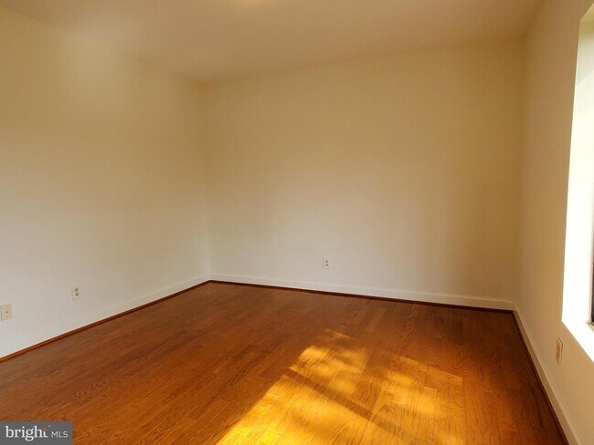 Building Photo - 6050 California Cir