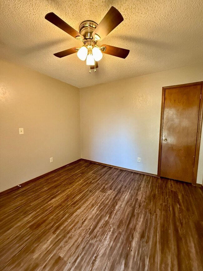 Building Photo - Updated home located in NW OKC