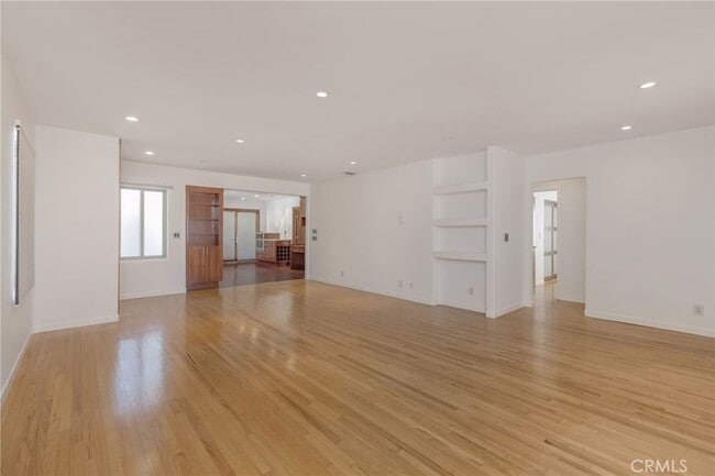 Building Photo - 709 Avenue D