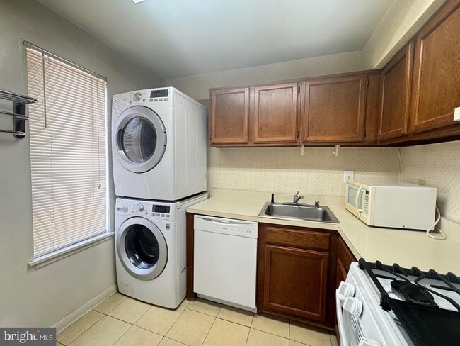 Building Photo - 5482 Cedar Ln