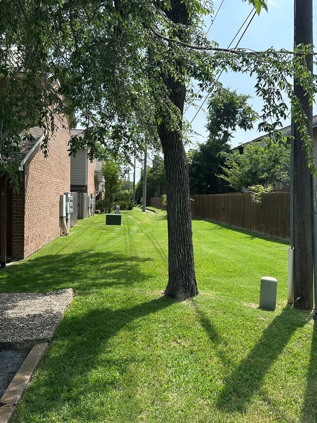 Building Photo - College Station - Condo -2 bedroom / 2.5 b...