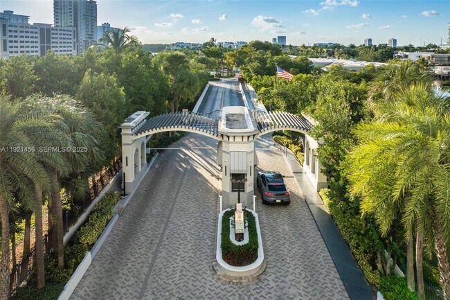 Building Photo - 429 Poinciana Island Dr