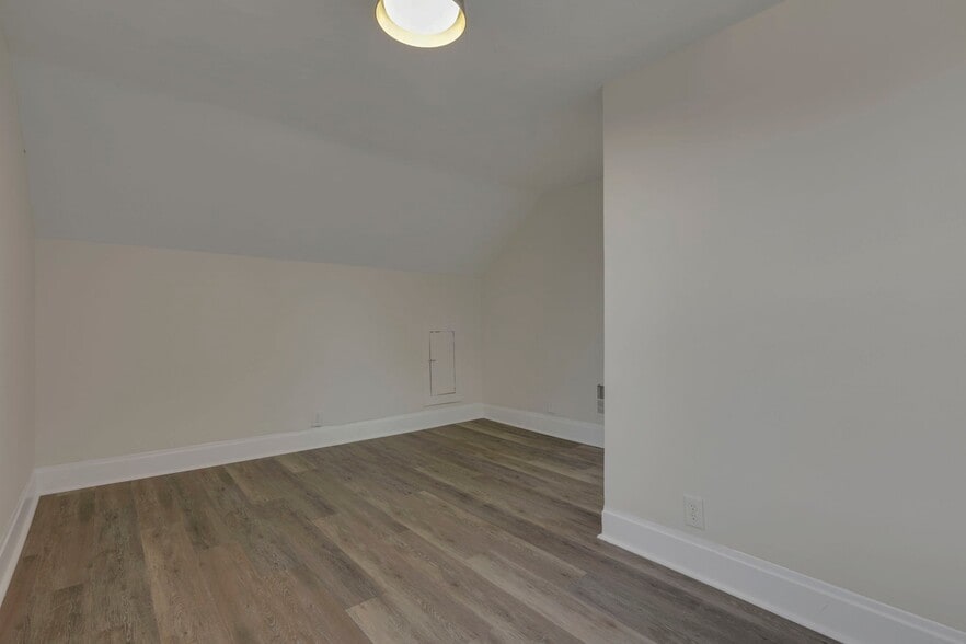 Building Photo - 1430 Kenmore Rd