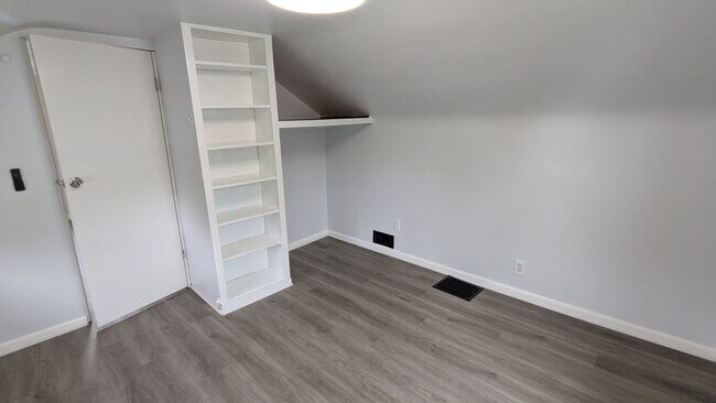 Building Photo - Newly renovated 2-bedroom, 1-bathroom home...