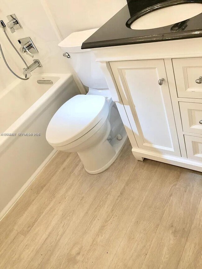 Building Photo - 2140 NE 180th St