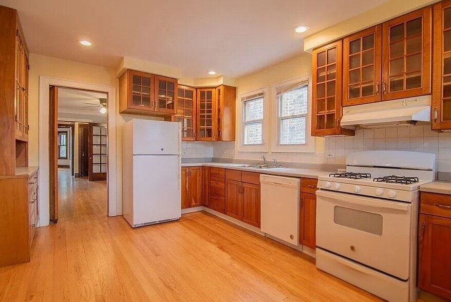 Building Photo - 4455 N Artesian Ave