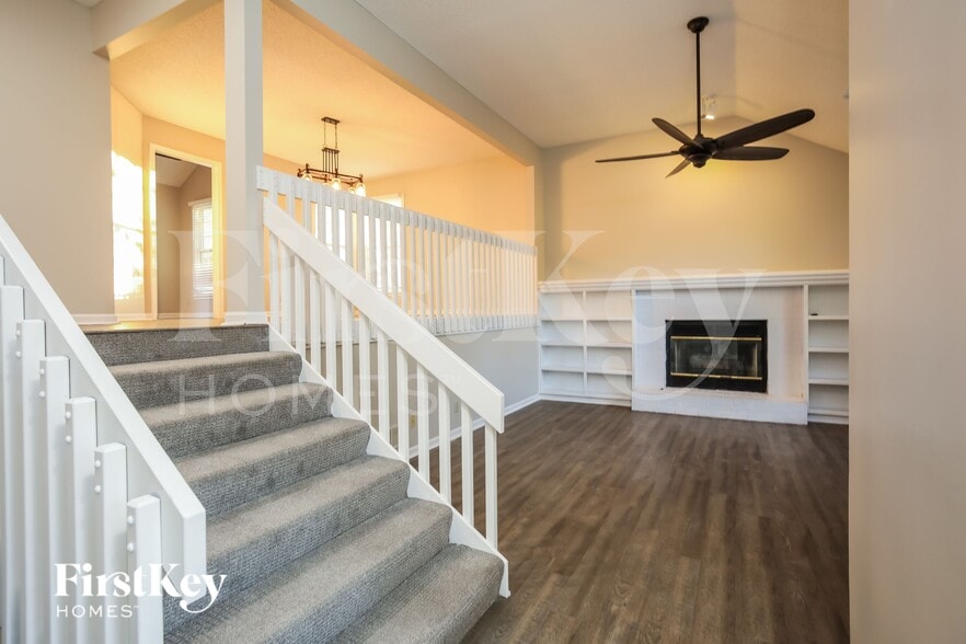 Building Photo - 15102 W 131st St