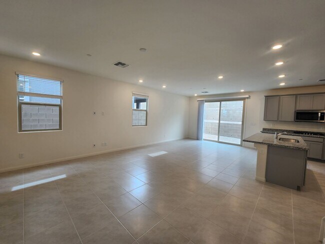 Building Photo - WOW Four Bedroom in North Summerlin!