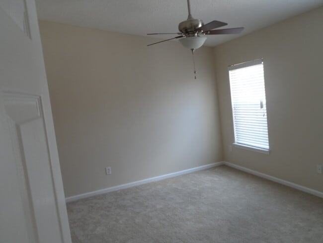 Building Photo - Special $1495 Windsor Falls 2 bedroom Cond...