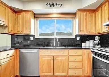 Building Photo - 41223 Sesame Dr