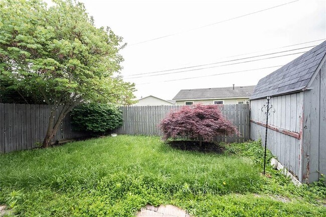 Building Photo - 207 W Green Meadows Dr