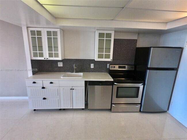 Building Photo - 1301 NE Miami Gardens Dr