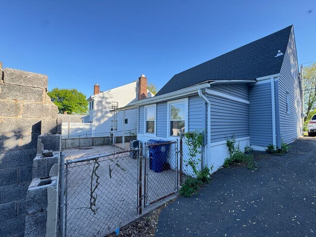 Building Photo - Cape Cod Single Family | Just a Block from the Beach!