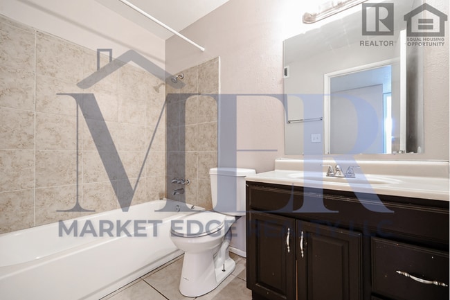 Building Photo - 5Bed/2Bath House at 35th Ave/Cactus! Move-In Ready on 04/02/2026! -- NO HOA!