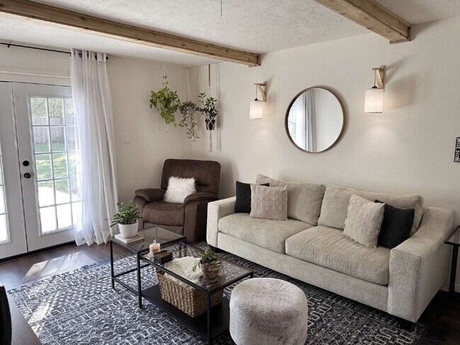 Building Photo - "Adorable 3-Bed Home with Modern Updates, Classic Charm and a Spacious Backyard Retreat!"