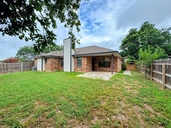 Building Photo - 208 W Blancas Dr
