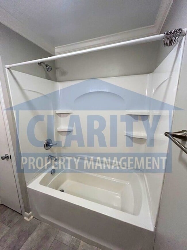 Building Photo - Centrally located, three bedroom home!