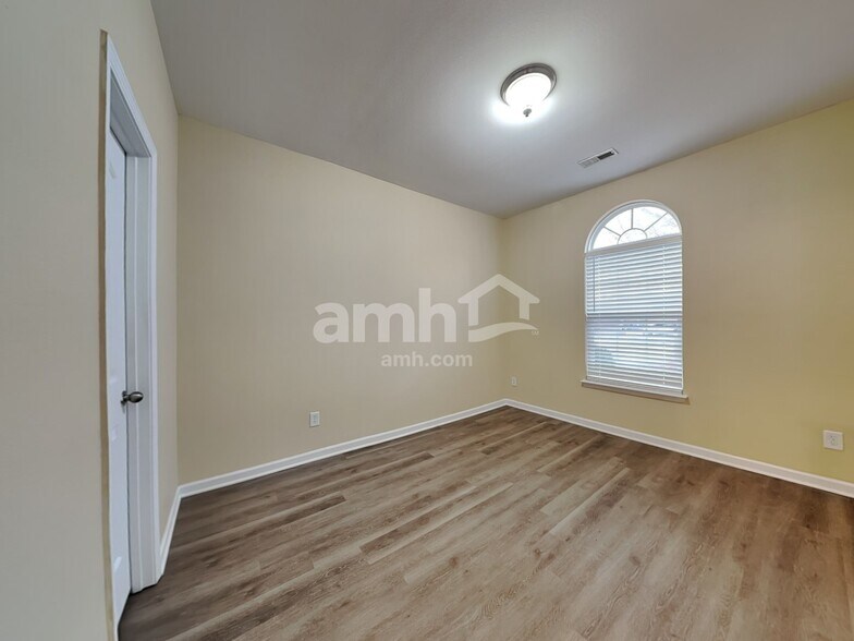 Building Photo - 5279 Crosswinds Rd