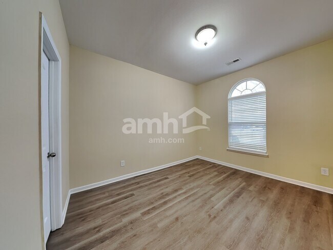 Building Photo - 5279 Crosswinds Rd
