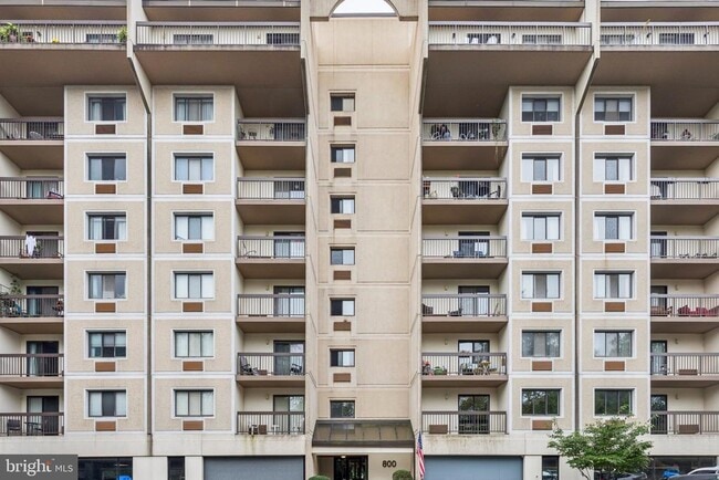 Building Photo - 800 Avondale Rd