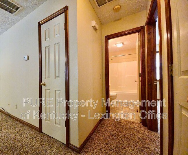 Building Photo - 366 Bonny Lynn Dr