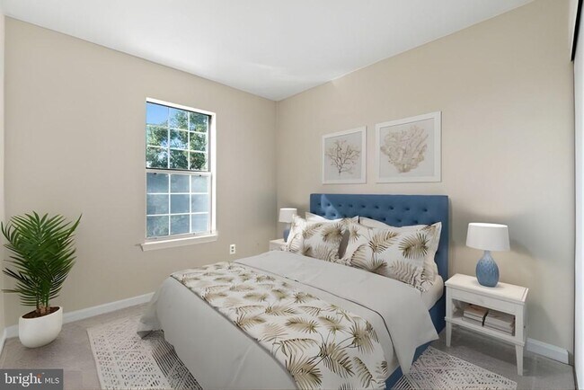 Building Photo - 107 St Charles Square