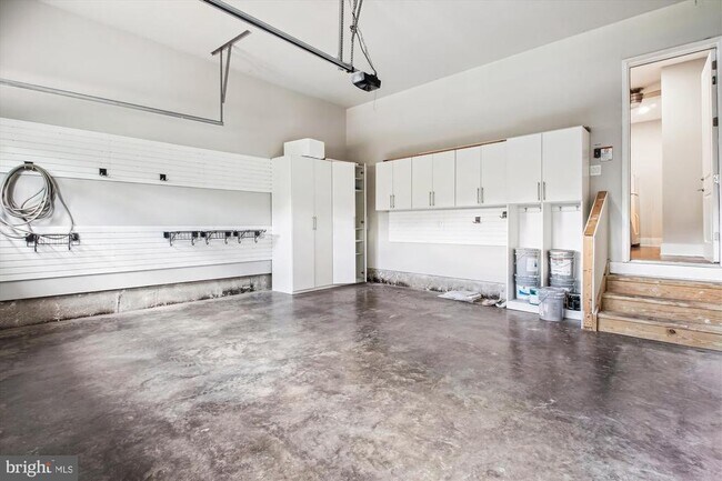 Building Photo - 1565 Hane St