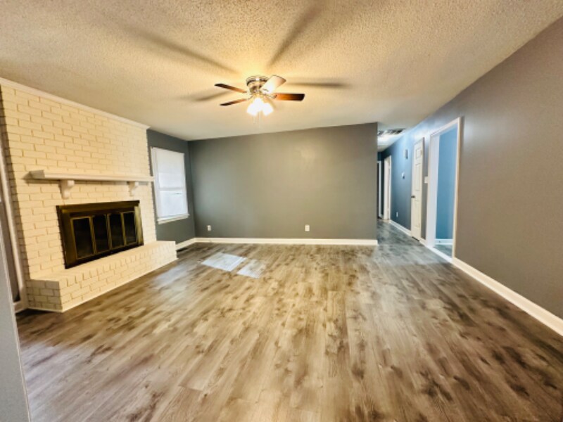 Building Photo - 712 Lancelot Dr