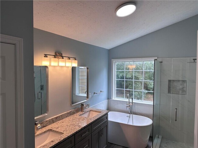 Building Photo - 816 Norwalk Cove NE
