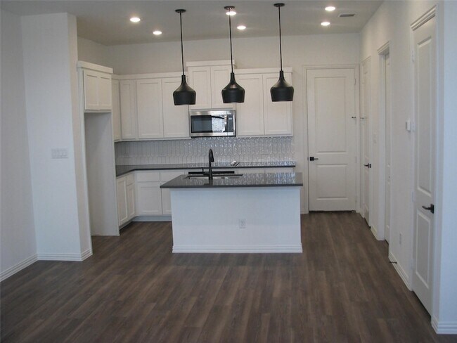 Building Photo - 7573 Laburnam Rd