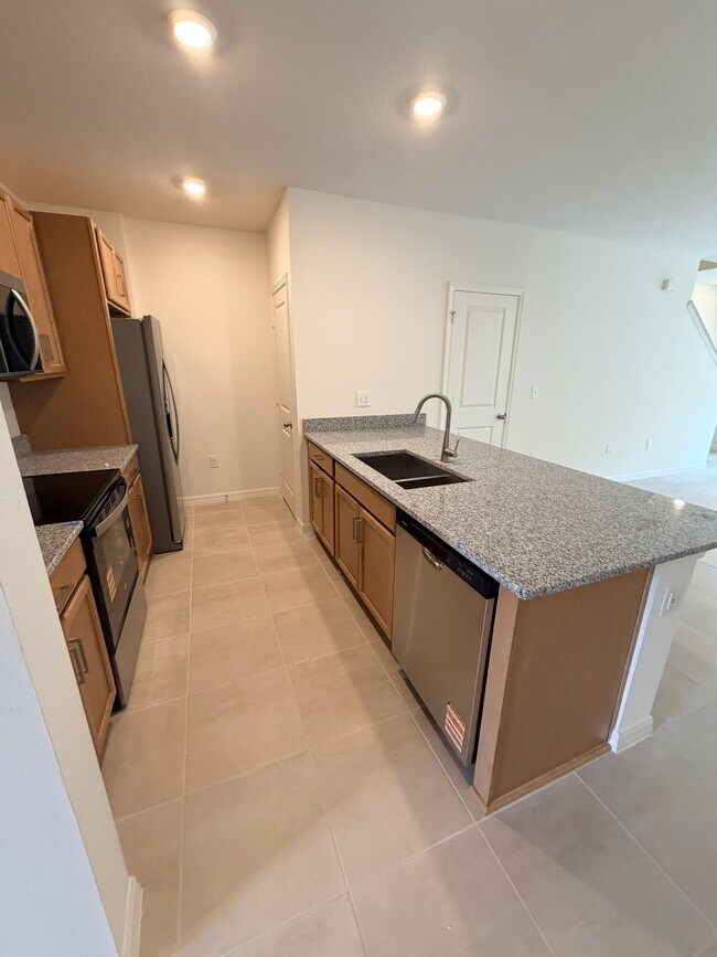 Building Photo - 2814 Raindrop Run St