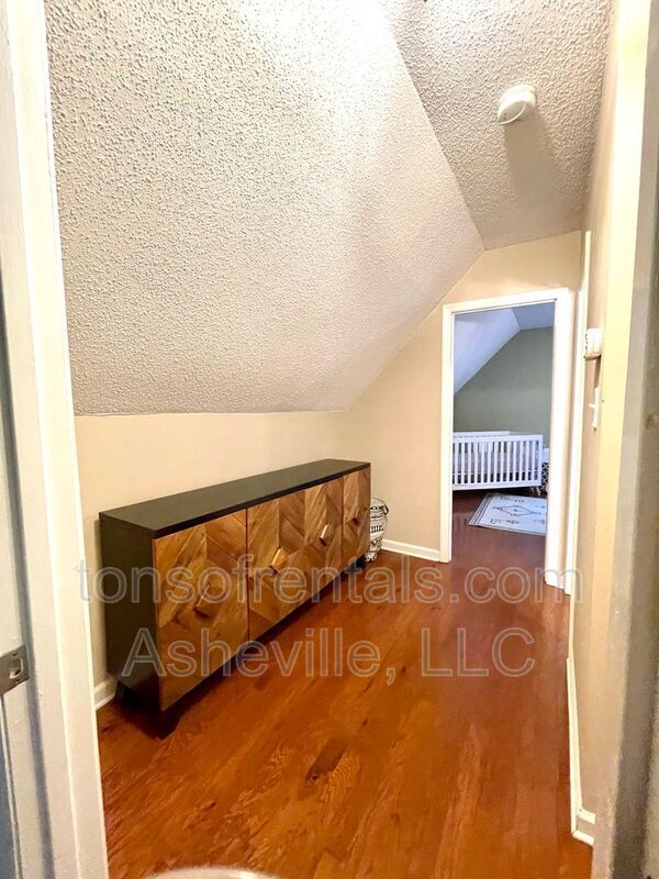 Building Photo - 147 Birch Ln