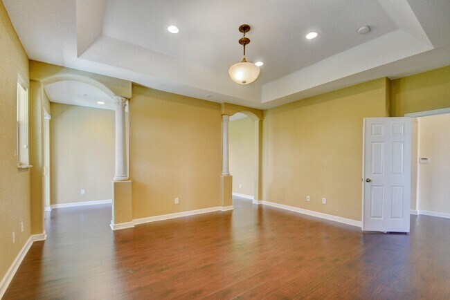 Building Photo - 10537 Galleria St