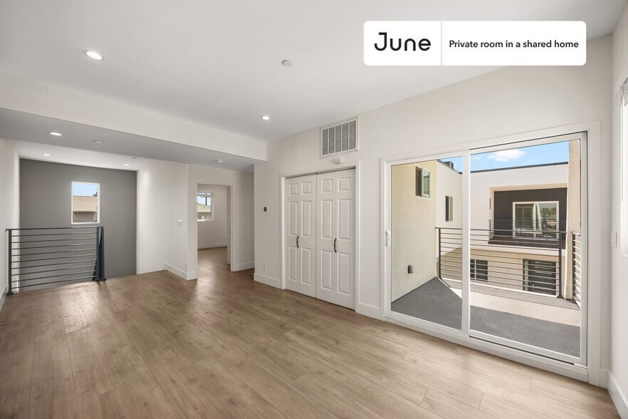 Building Photo - Private bedroom in 4 bed/4 bath Home