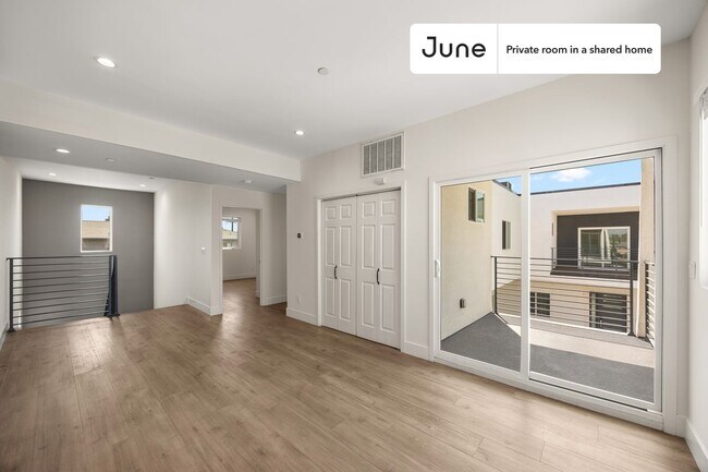 Building Photo - Room in Shared 4 bed/4 bath home
