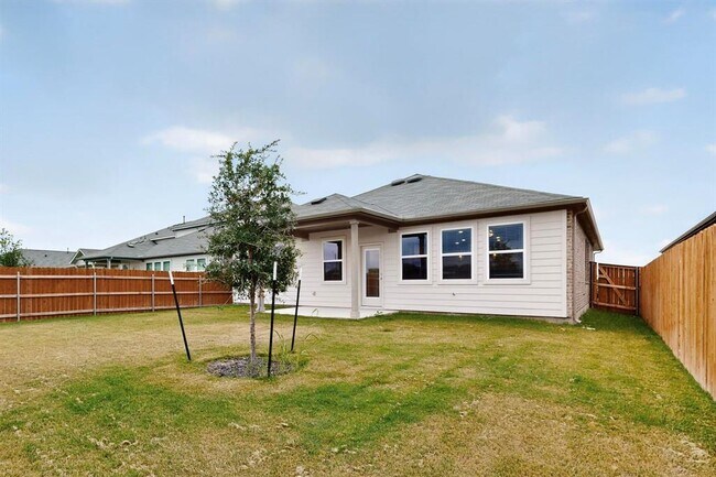 Building Photo - 1204 Purple Martin Dr