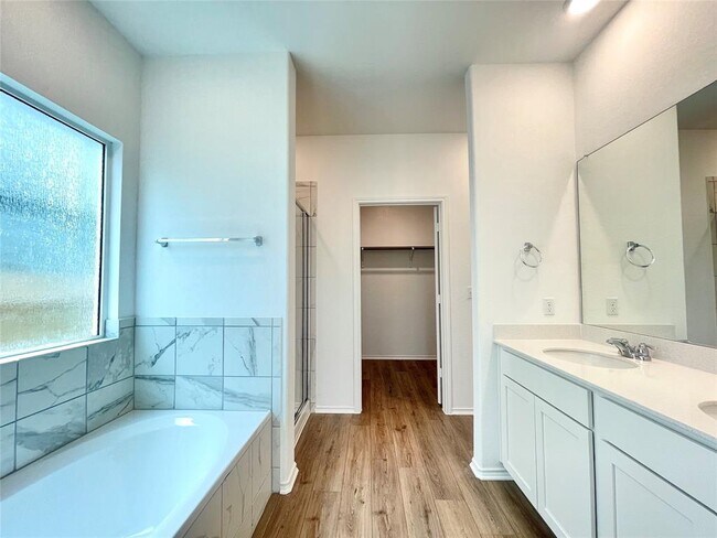 Building Photo - 10501 Steinbeck Dr