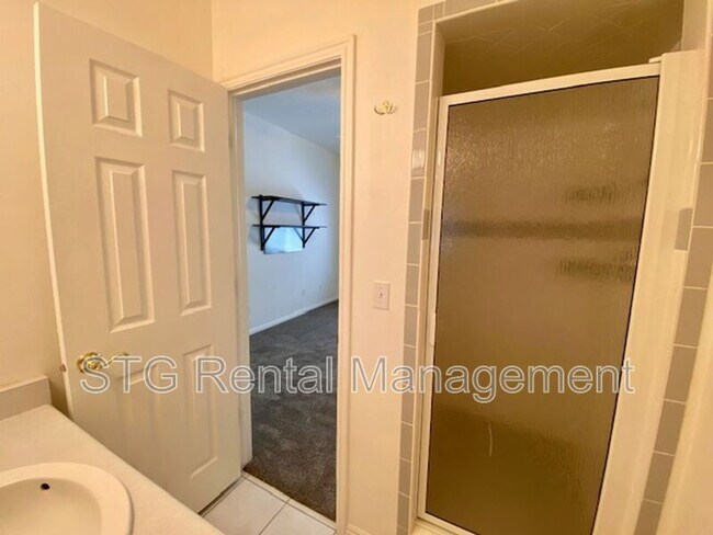 Building Photo - 2215 Chandler Dr