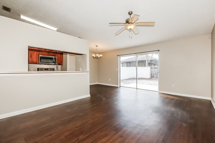 Building Photo - 4059 Forecast Dr