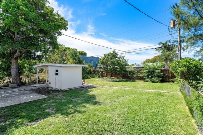 Building Photo - 719 Briggs St